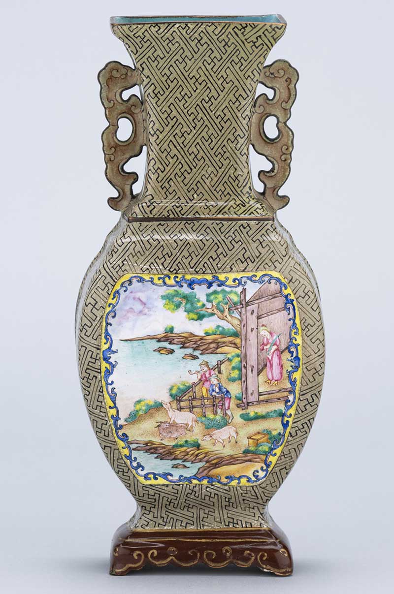 铜胎画珐琅西洋人物壁瓶