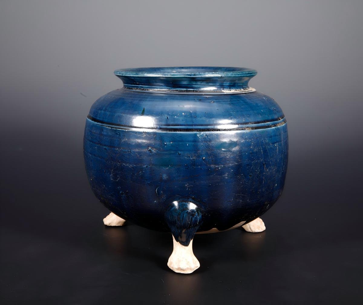 蓝釉三足炉