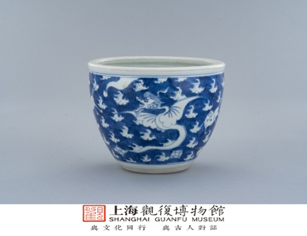 青花海兽纹卷缸