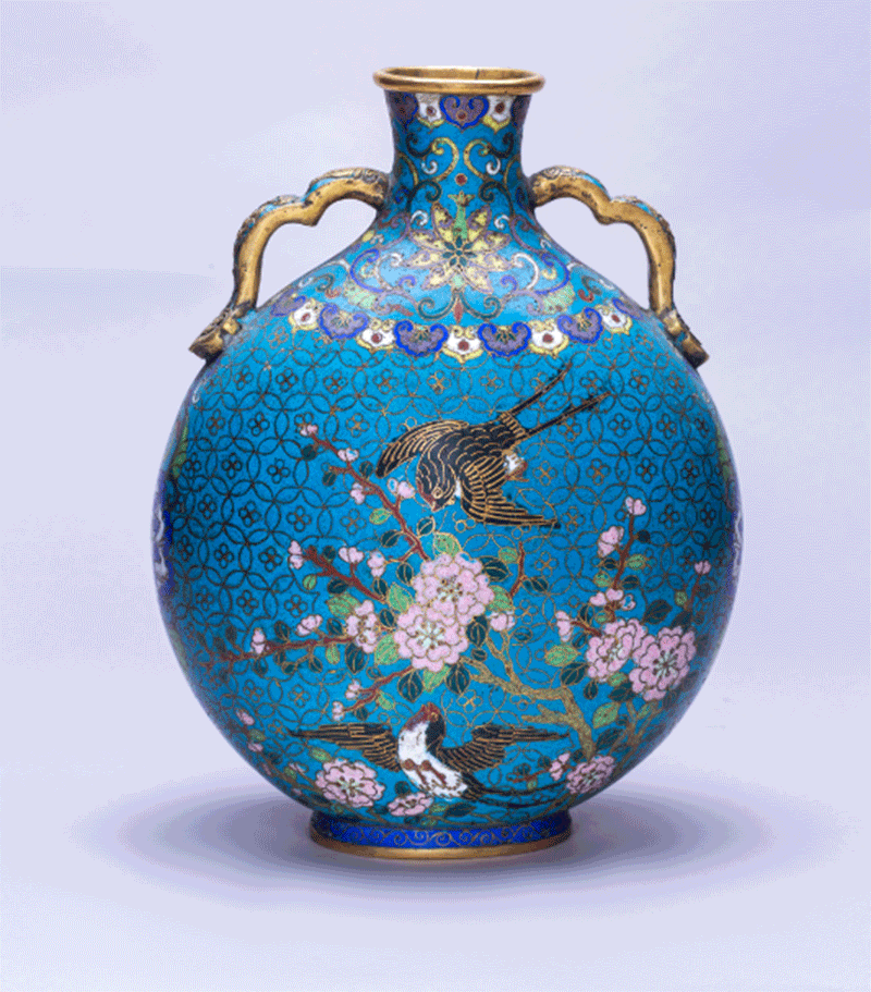铜胎掐丝珐琅四季花鸟纹抱月瓶（局部）